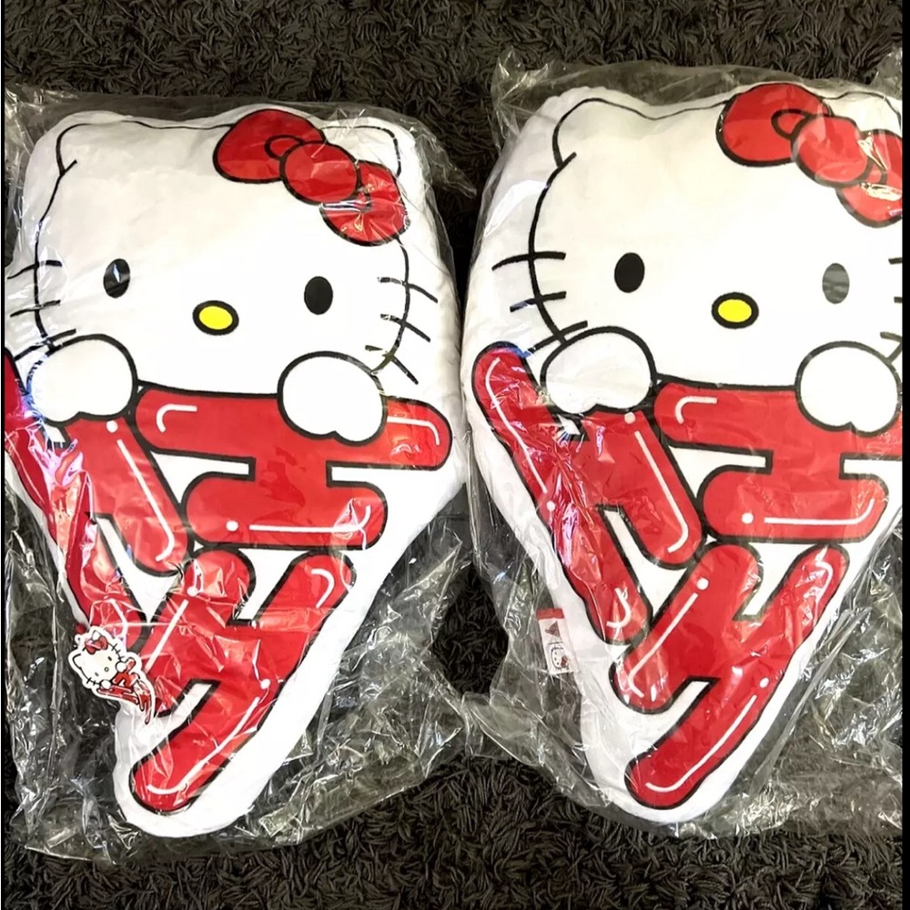 2 Limited hello kitty x hypeland complexcon plush pillows